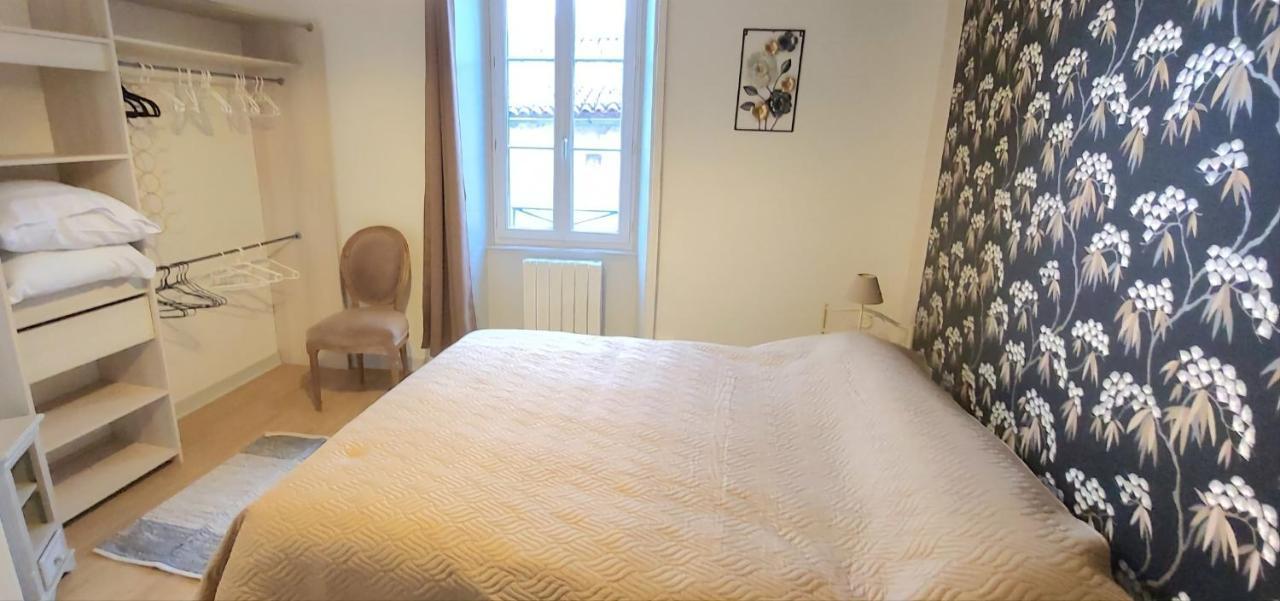 Maison De Ville Avec Terrasse "La Sympathique" Jonzac Eksteriør bilde